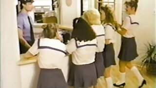 Eski kız arkadaşı kamerada göğüslerini gösteriyor. sekss yukle