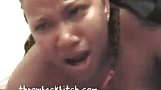 Sandalyede seksi sarışın pornoları izle Jia soyunma ve mastürbasyon